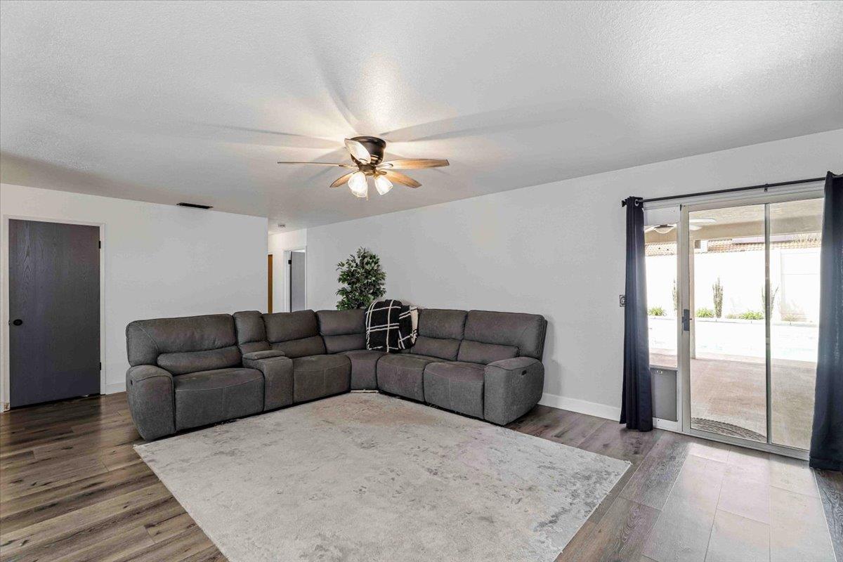 Detail Gallery Image 9 of 38 For 48 Obsidian Dr, Oakdale,  CA 95361 - 3 Beds | 2 Baths