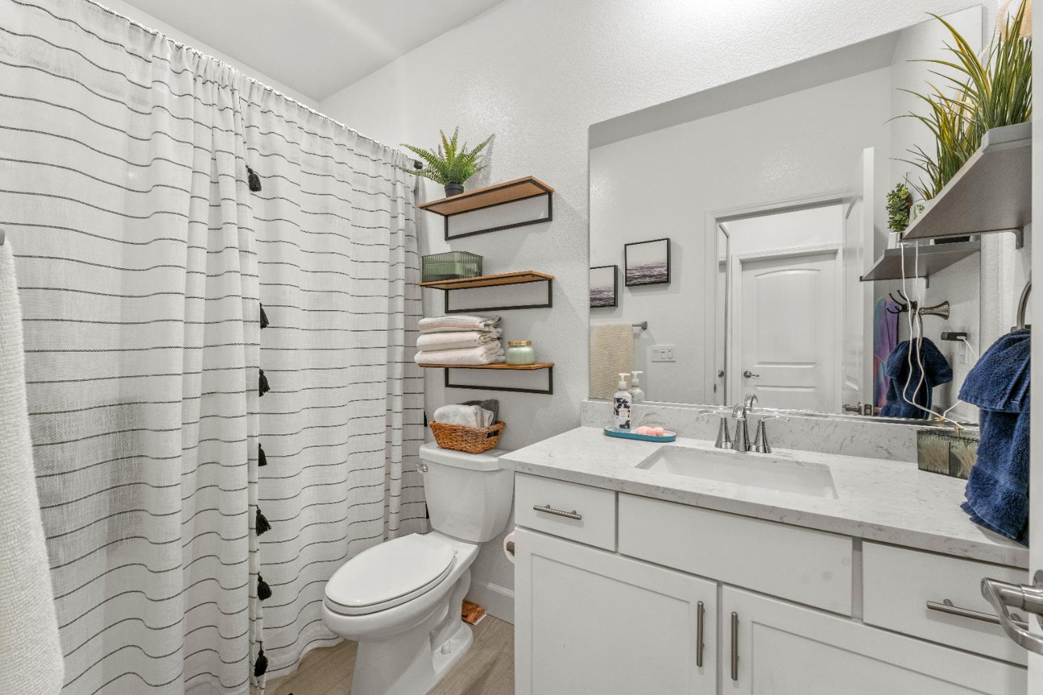 Detail Gallery Image 12 of 44 For 7744 Pullet Ct, Antelope,  CA 95843 - 5 Beds | 3 Baths