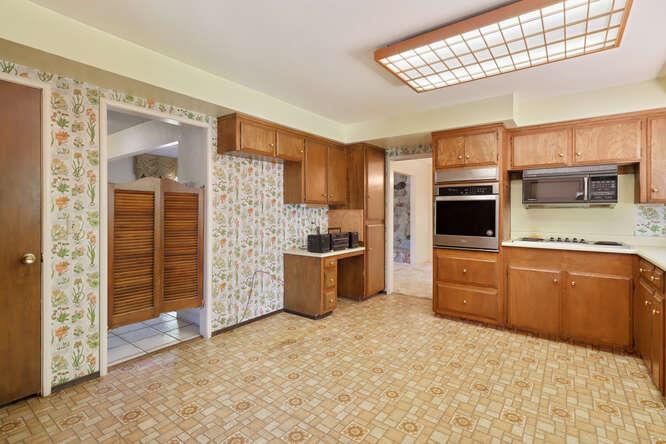 Detail Gallery Image 17 of 49 For 51 Tristan Cir, Sacramento,  CA 95823 - 5 Beds | 2/1 Baths