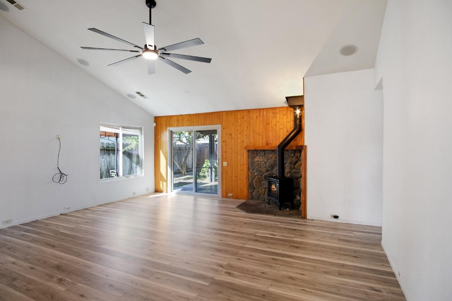 Detail Gallery Image 9 of 25 For 50 Willowood Dr, Oakdale,  CA 95361 - 3 Beds | 2 Baths