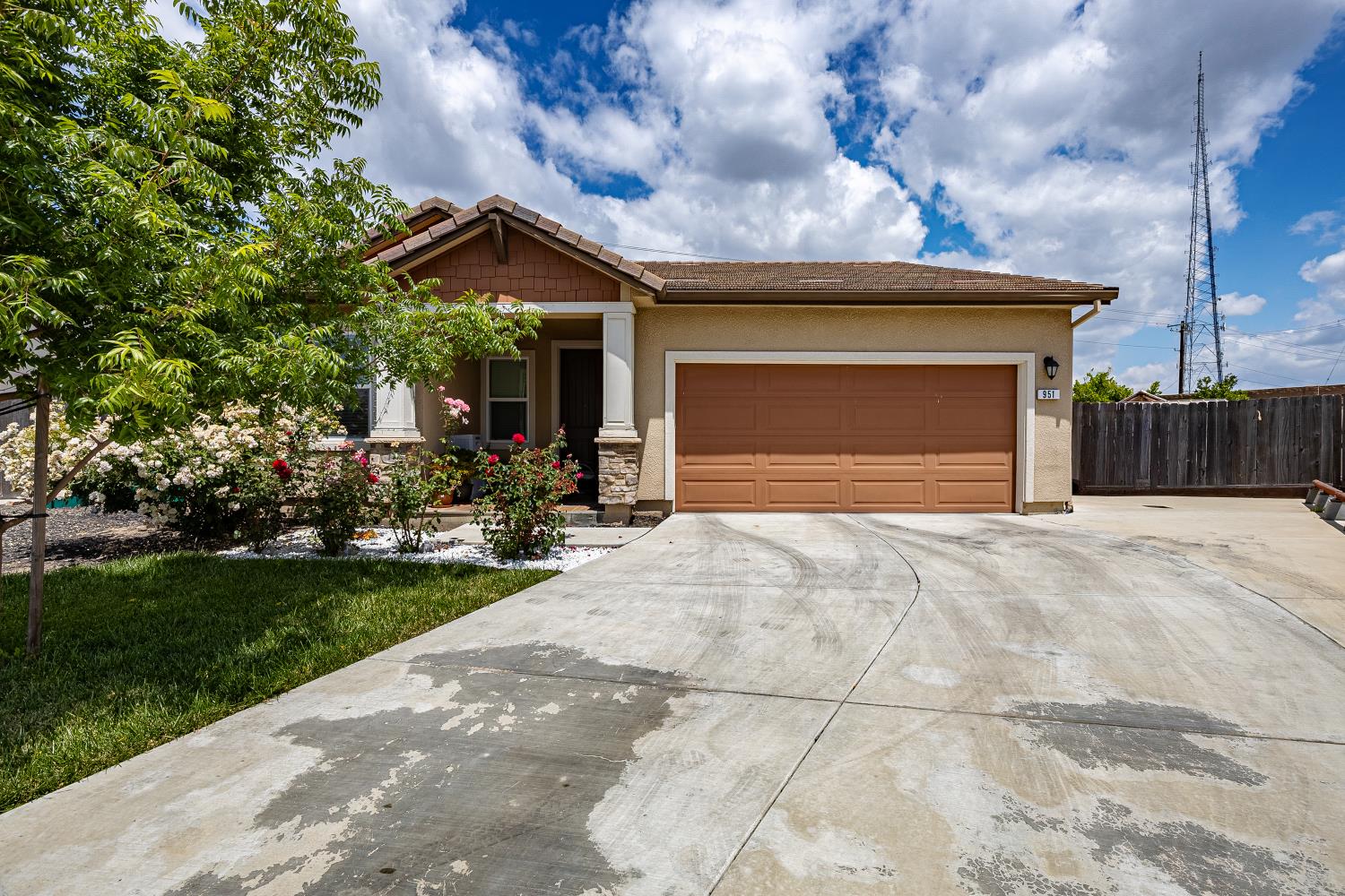 Detail Gallery Image 2 of 36 For 951 Alvarado Ct, Stockton,  CA 95204 - 3 Beds | 2 Baths