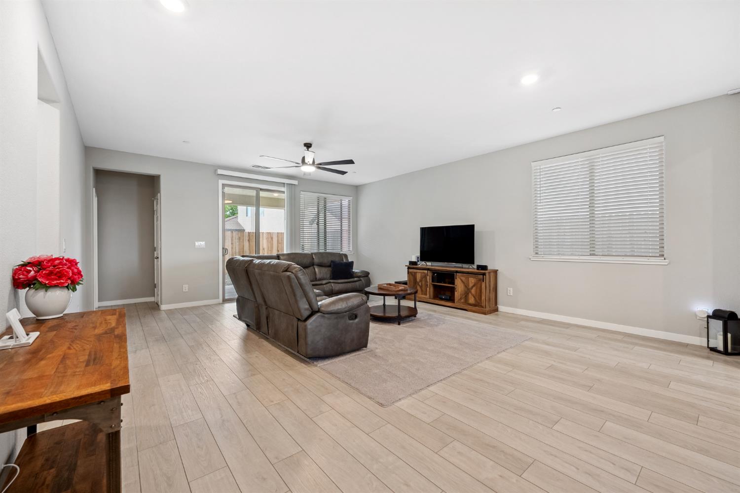 Detail Gallery Image 5 of 27 For 2196 Woodlet St, Marysville,  CA 95901 - 3 Beds | 2 Baths