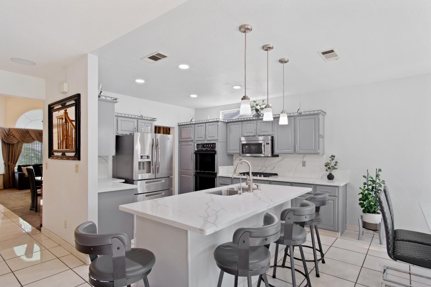 Detail Gallery Image 4 of 25 For 1724 Stonum Rd, Modesto,  CA 95351 - 4 Beds | 4 Baths