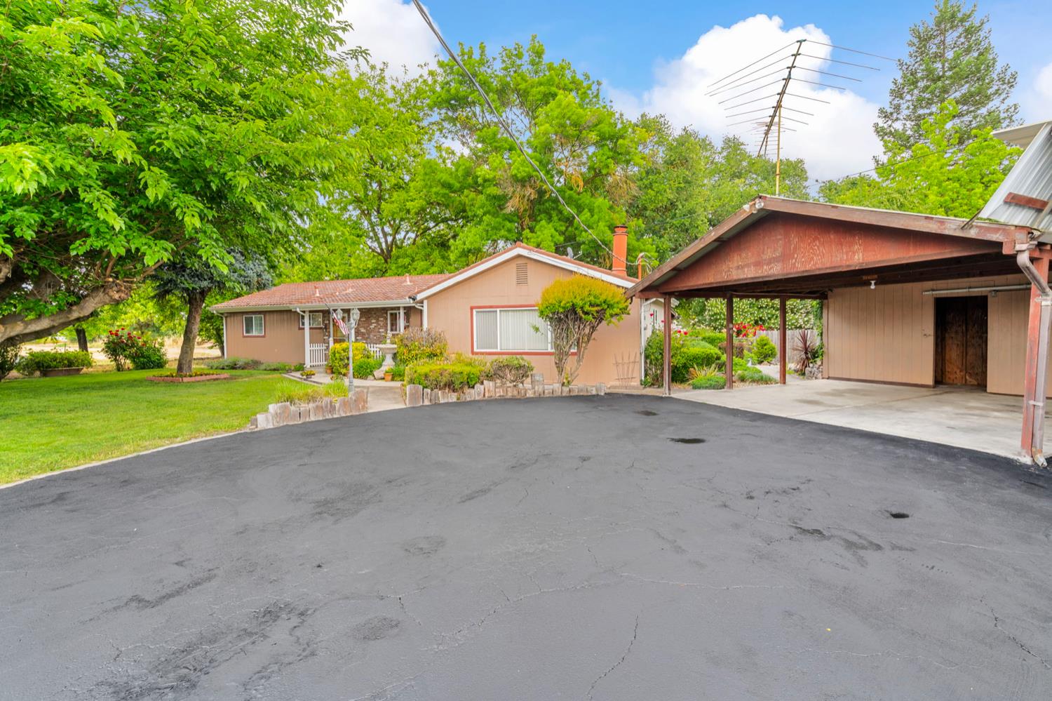 Detail Gallery Image 6 of 49 For 3920 S Escalon Bellota Rd, Farmington,  CA 95230 - 3 Beds | 1/1 Baths