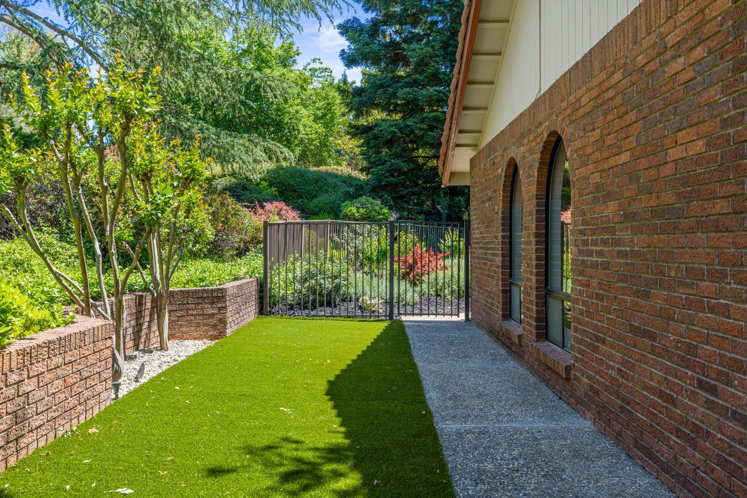 Detail Gallery Image 8 of 87 For 6127 Reservoir Ct, Granite Bay,  CA 95746 - 4 Beds | 4/1 Baths