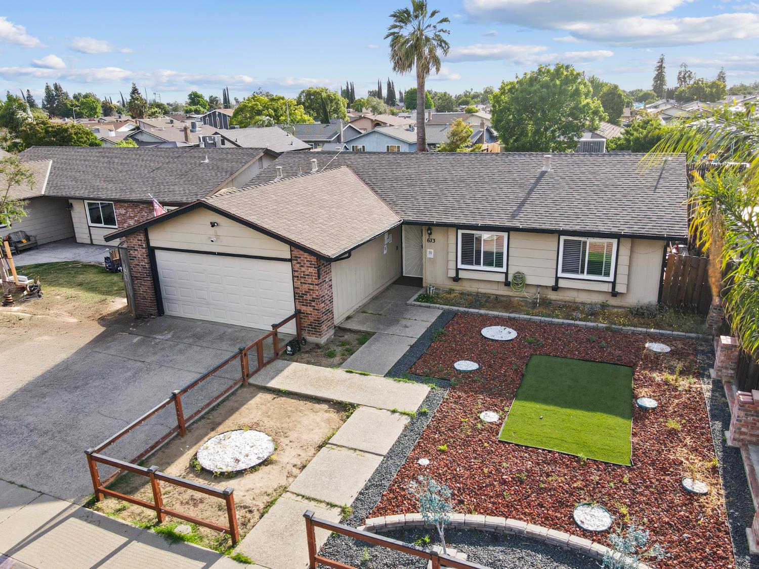 Detail Gallery Image 1 of 37 For 673 Locust Ave, Manteca,  CA 95337 - 3 Beds | 2 Baths