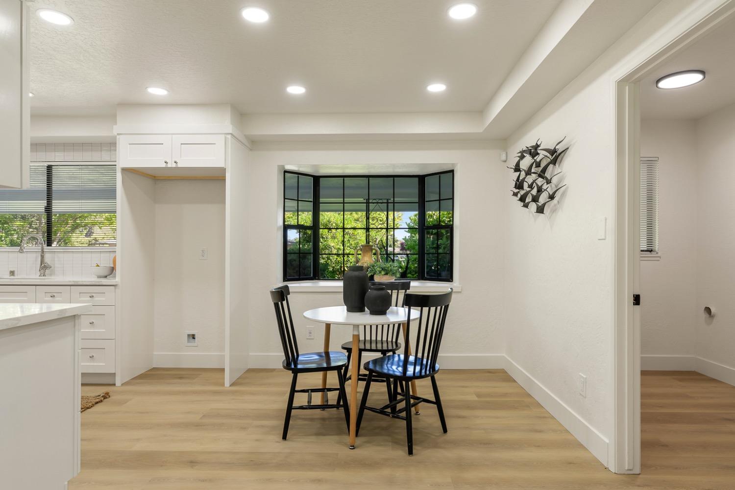 Detail Gallery Image 14 of 53 For 6612 13th St, Sacramento,  CA 95831 - 3 Beds | 2 Baths