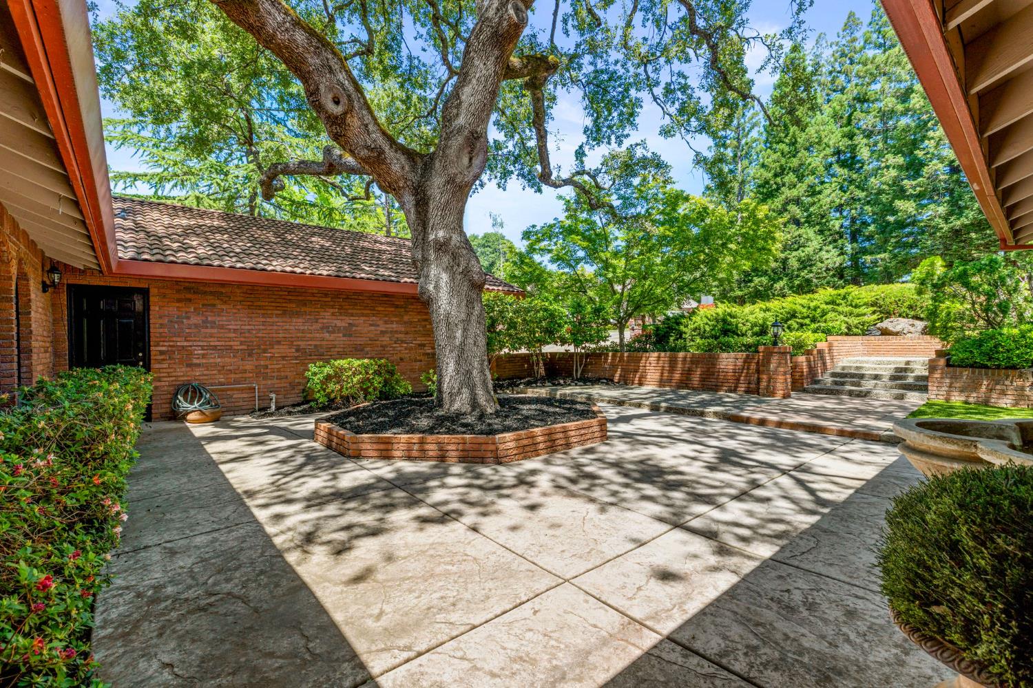 Detail Gallery Image 10 of 87 For 6127 Reservoir Ct, Granite Bay,  CA 95746 - 4 Beds | 4/1 Baths