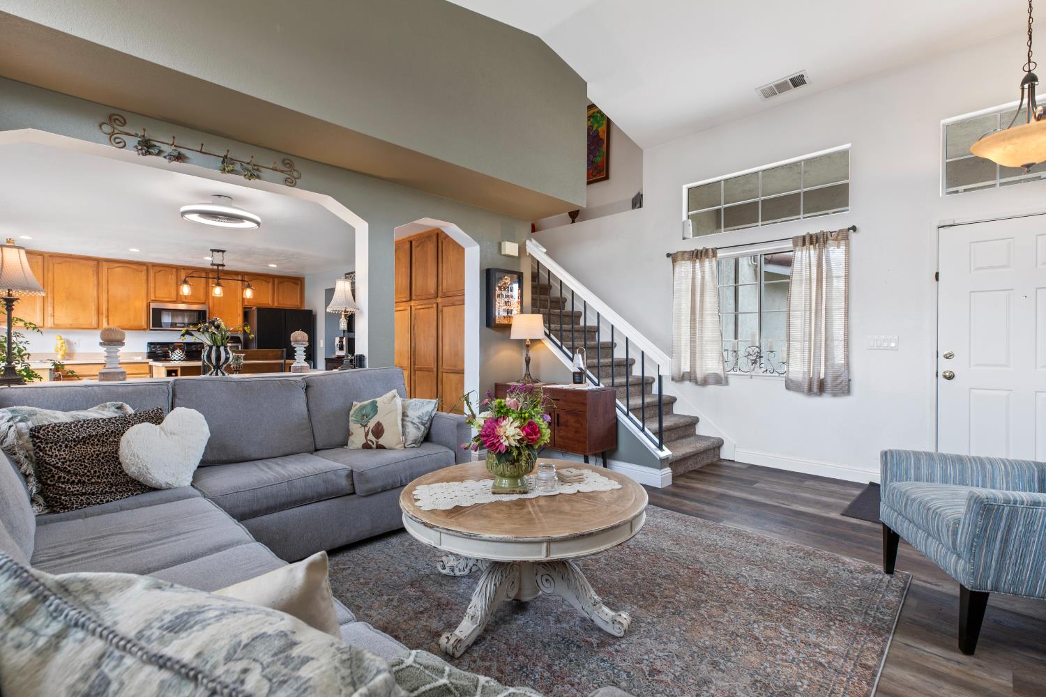 Detail Gallery Image 8 of 39 For 34 James Ct, Tracy,  CA 95376 - 3 Beds | 3 Baths