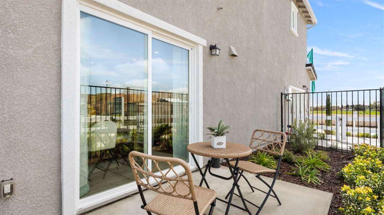 Detail Gallery Image 10 of 11 For 935 Night Sky Lane Walk, Sacramento,  CA 95834 - 3 Beds | 2 Baths