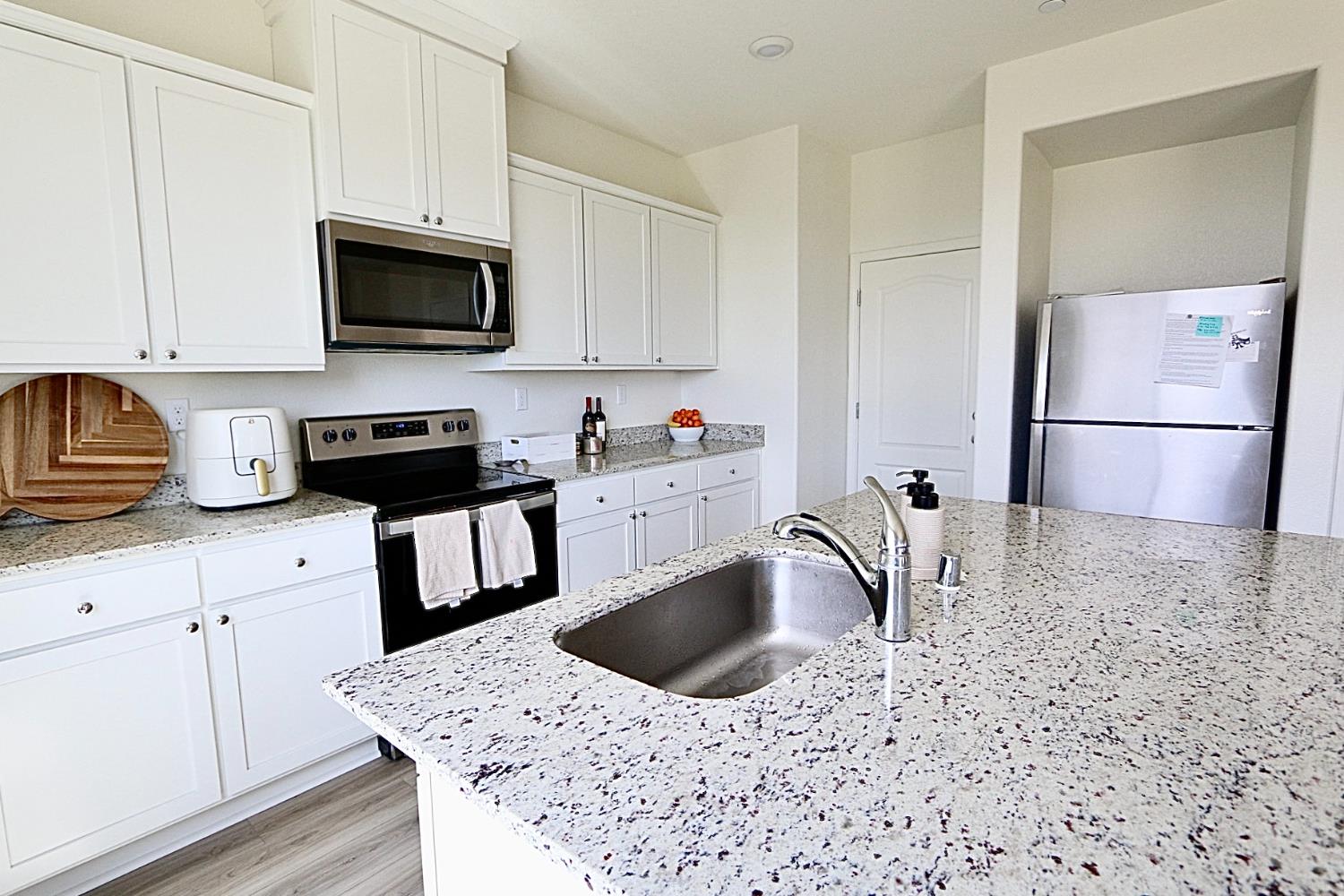 Detail Gallery Image 2 of 26 For 2216 Rick Dr, Marysville,  CA 95901 - 5 Beds | 3 Baths