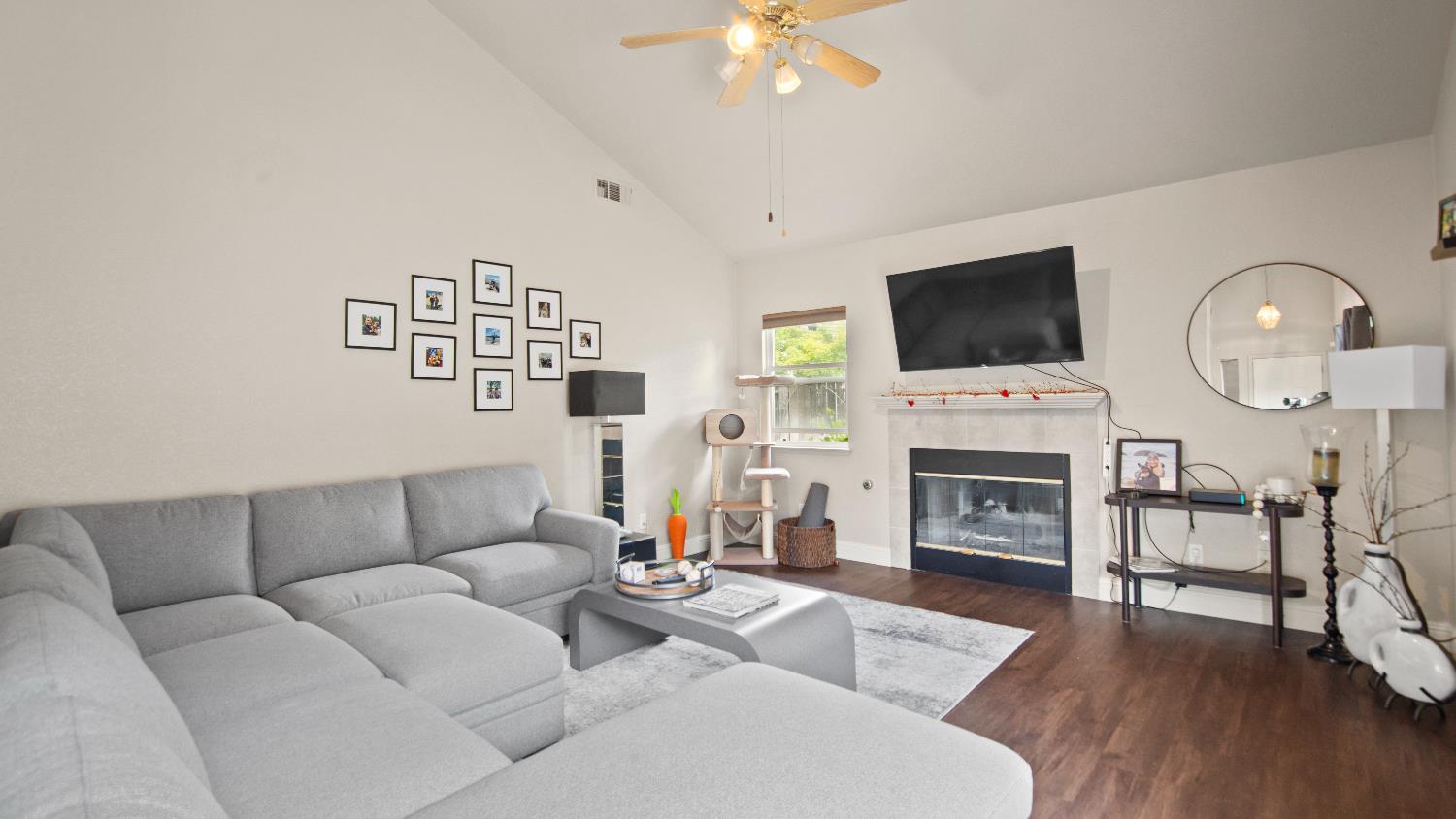 Detail Gallery Image 5 of 29 For 1327 Pippen Ln, Lodi,  CA 95242 - 3 Beds | 2/1 Baths
