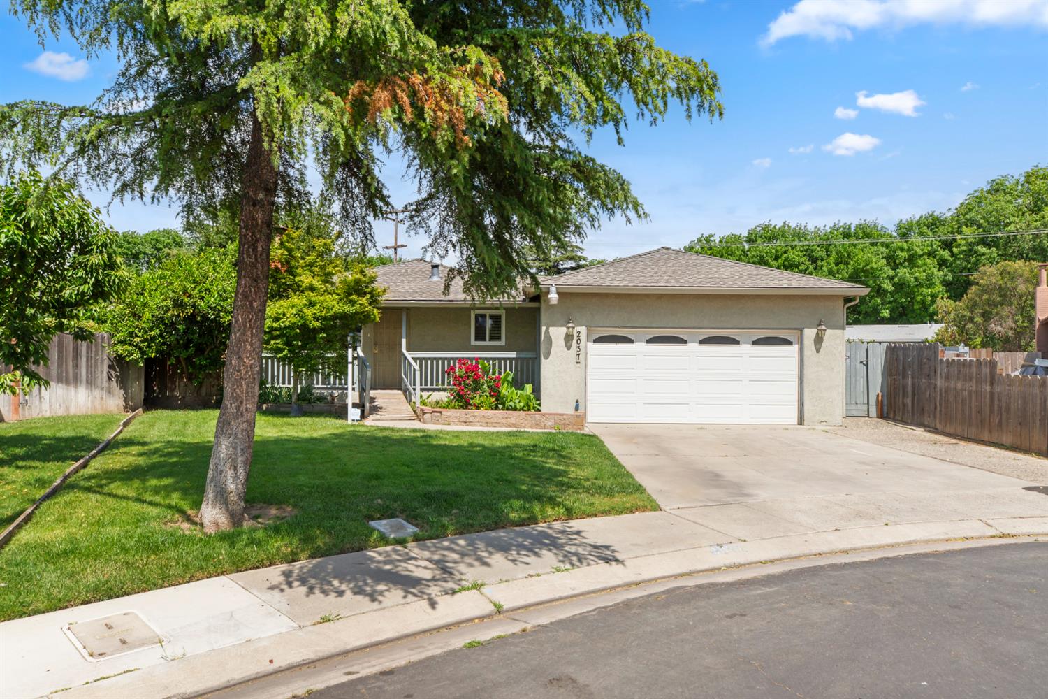 Detail Gallery Image 2 of 43 For 2037 Wally Ct, Modesto,  CA 95350 - 3 Beds | 3 Baths
