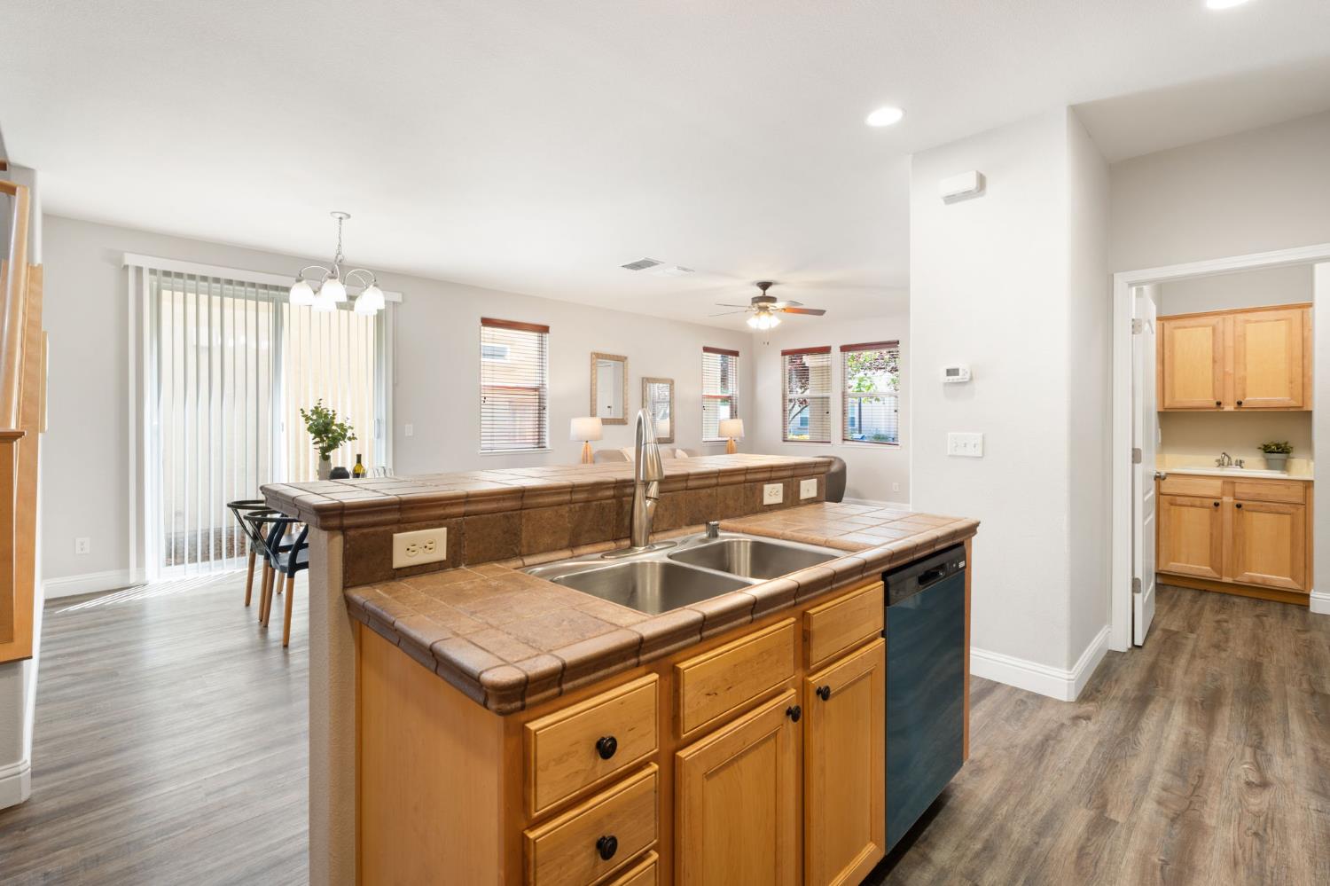 Detail Gallery Image 11 of 31 For 3227 Portage Way, Sacramento,  CA 95835 - 3 Beds | 2/1 Baths