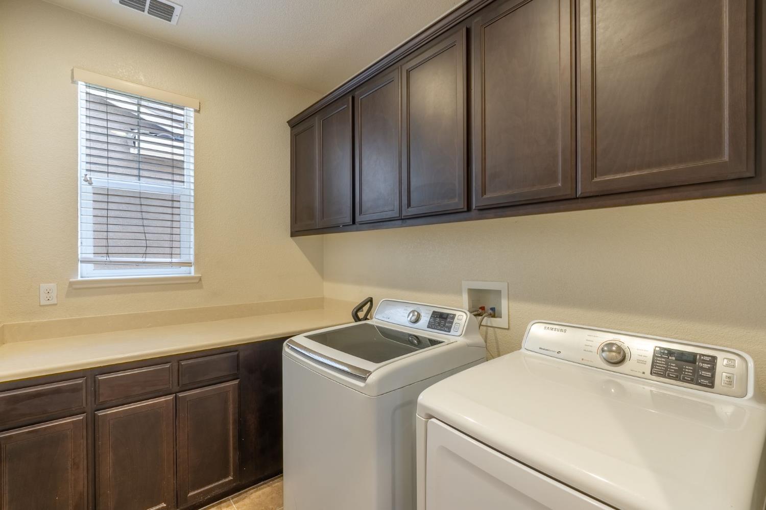 Detail Gallery Image 16 of 34 For 3905 Lookout Dr, Modesto,  CA 95355 - 3 Beds | 2/1 Baths