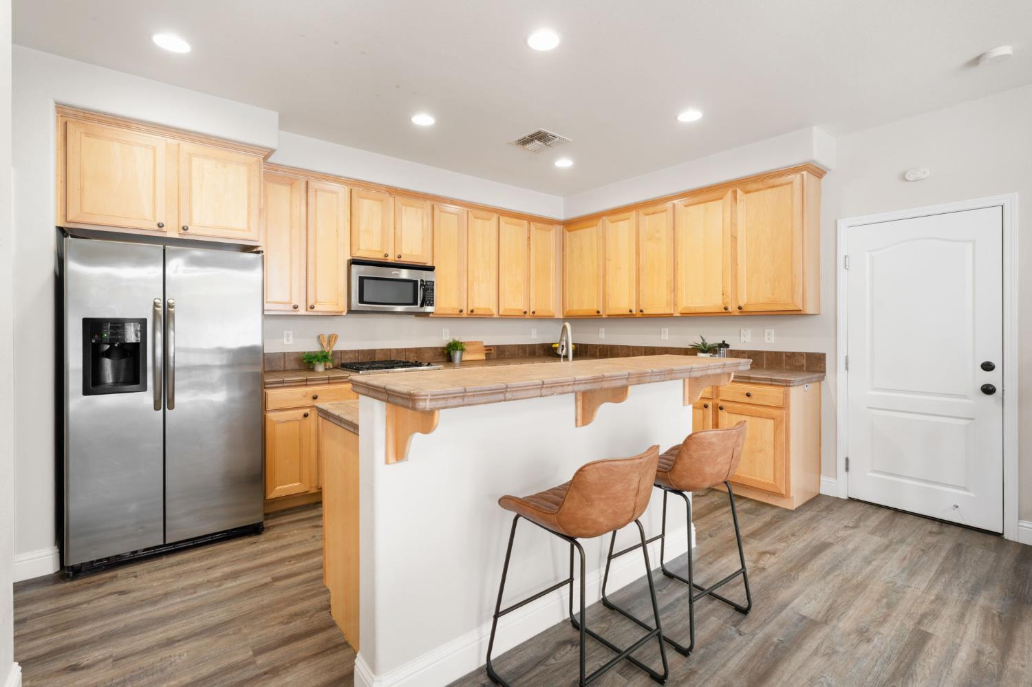Detail Gallery Image 8 of 31 For 3227 Portage Way, Sacramento,  CA 95835 - 3 Beds | 2/1 Baths