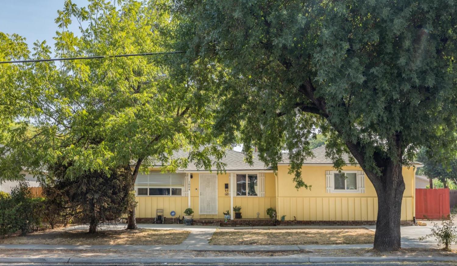 Detail Gallery Image 1 of 13 For 1804 Carver Rd, Modesto,  CA 95350 - 3 Beds | 2 Baths