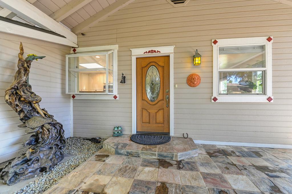 Detail Gallery Image 3 of 37 For 10513 Indian Hill Rd, Newcastle,  CA 95658 - 3 Beds | 2 Baths