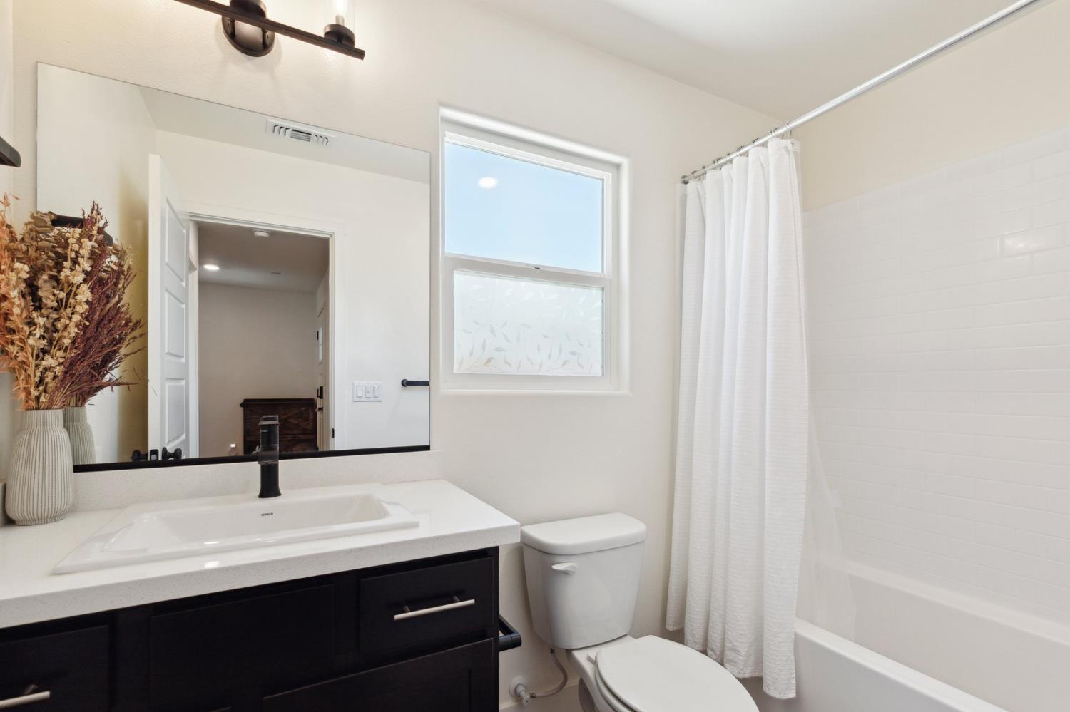 Detail Gallery Image 8 of 38 For 2105 Sonoma Ct, Atwater,  CA 95301 - 4 Beds | 2 Baths