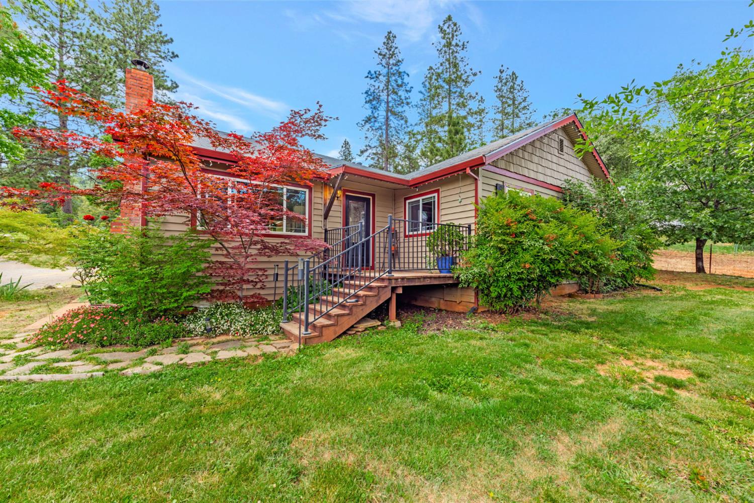 Detail Gallery Image 1 of 41 For 22175 Placer Hills Rd, Colfax,  CA 95713 - 6 Beds | 3 Baths
