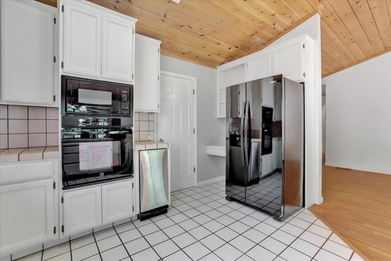 Detail Gallery Image 16 of 59 For 12300 Lake Wildwood Dr, Penn Valley,  CA 95946 - 3 Beds | 2 Baths