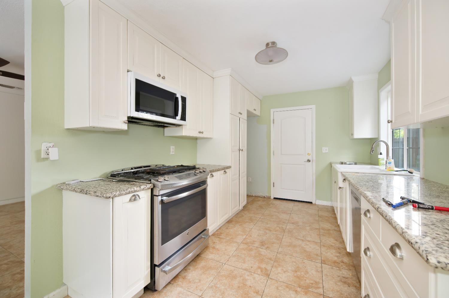 Detail Gallery Image 7 of 28 For 5992 Angelo Dr, Loomis,  CA 95650 - 3 Beds | 2 Baths