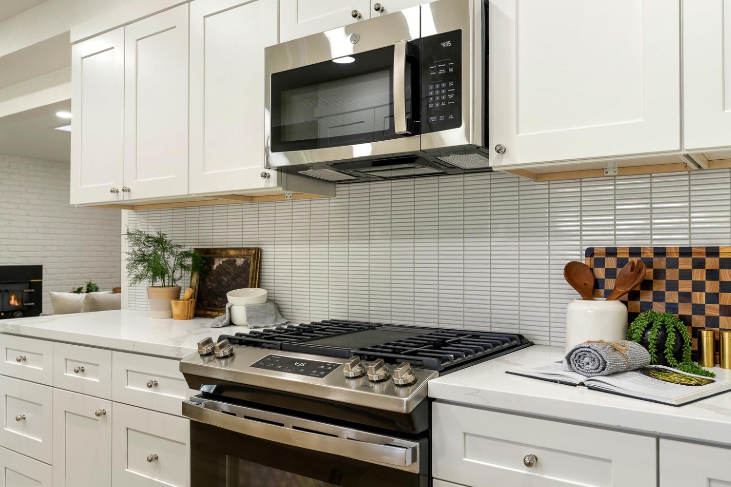 Detail Gallery Image 11 of 53 For 6612 13th St, Sacramento,  CA 95831 - 3 Beds | 2 Baths
