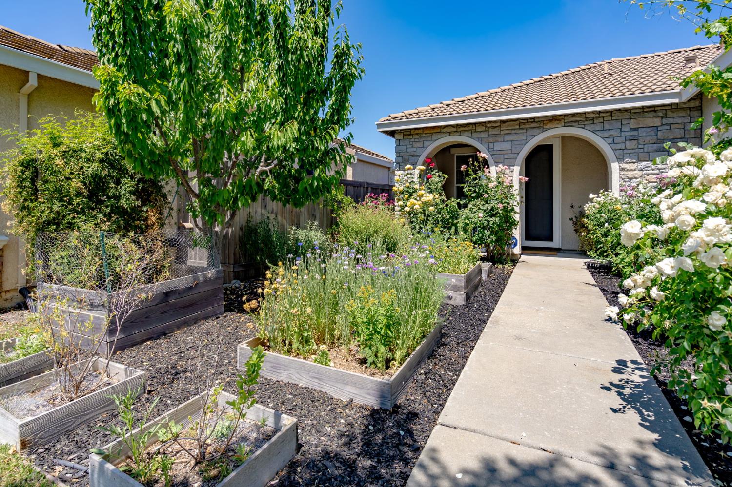 Caddington Way, Sacramento, California image 3