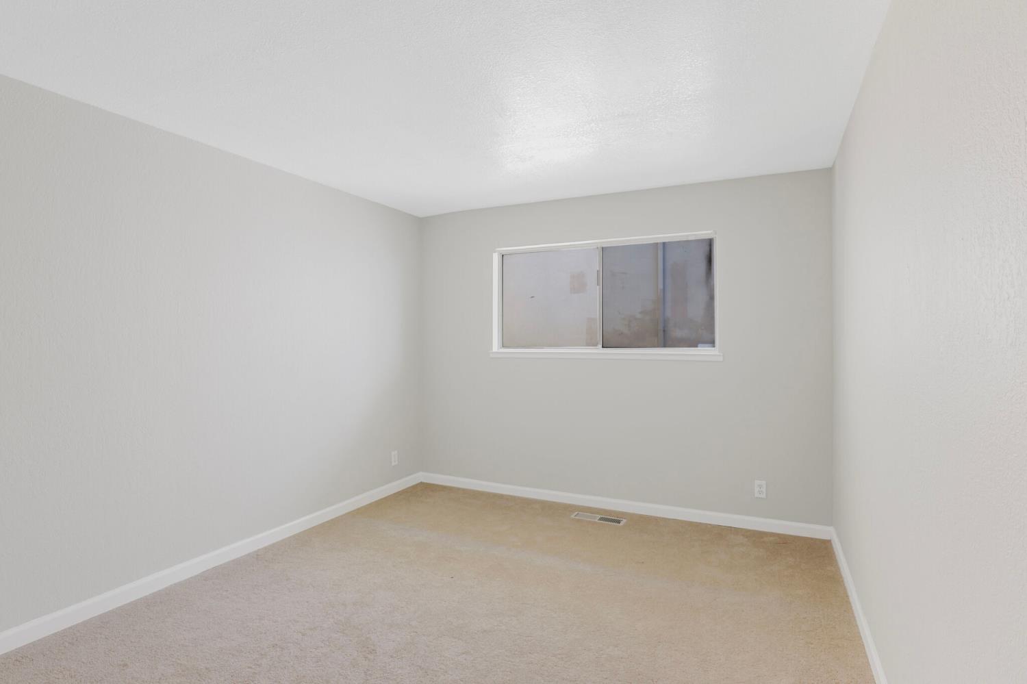 Detail Gallery Image 25 of 34 For 9214 Golf Links Rd, Oakland,  CA 94605 - 3 Beds | 2 Baths