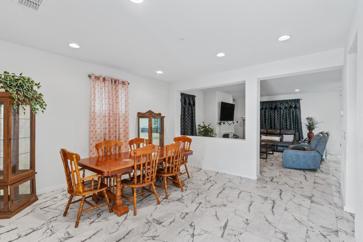 Detail Gallery Image 20 of 59 For 8269 Red Rock Dr, Sacramento,  CA 95829 - 4 Beds | 2/1 Baths