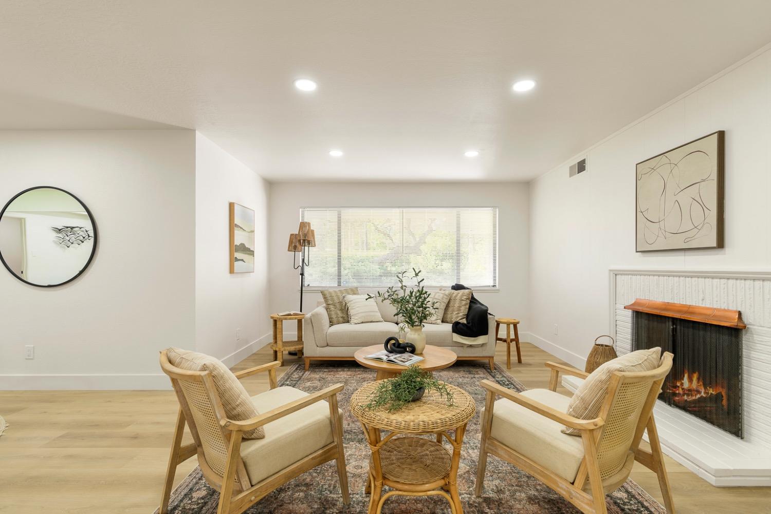 Detail Gallery Image 8 of 53 For 6612 13th St, Sacramento,  CA 95831 - 3 Beds | 2 Baths