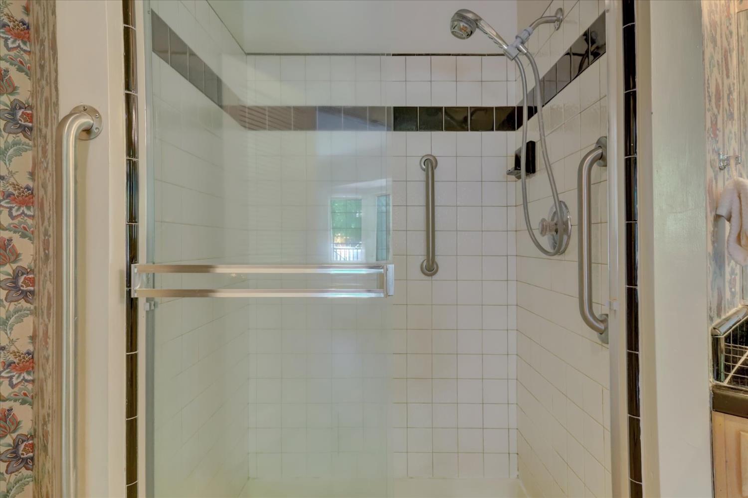 Detail Gallery Image 22 of 59 For 12300 Lake Wildwood Dr, Penn Valley,  CA 95946 - 3 Beds | 2 Baths