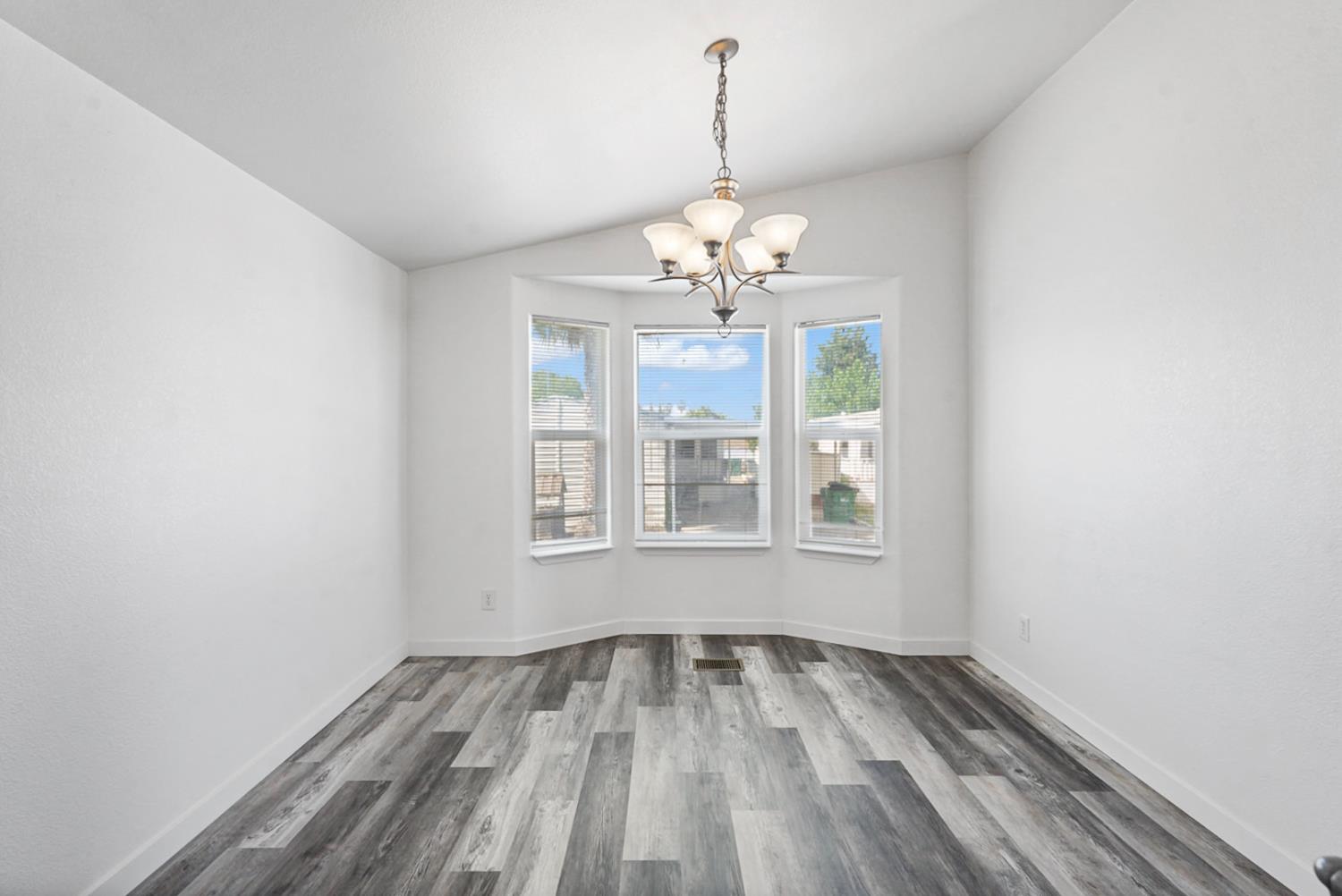Detail Gallery Image 4 of 20 For 19690 N Hwy 99 8, Acampo,  CA 95220 - 3 Beds | 2 Baths