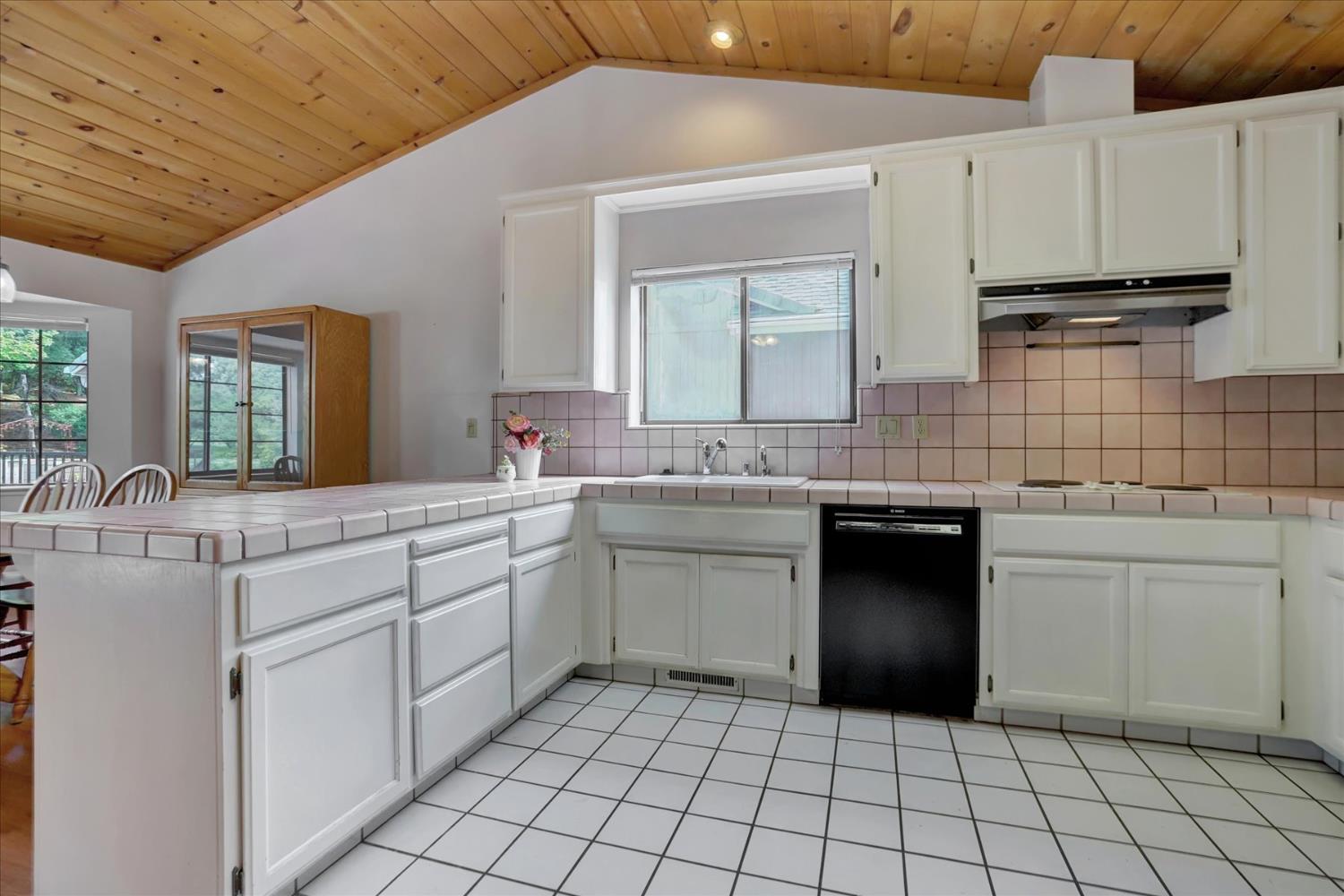 Detail Gallery Image 15 of 59 For 12300 Lake Wildwood Dr, Penn Valley,  CA 95946 - 3 Beds | 2 Baths