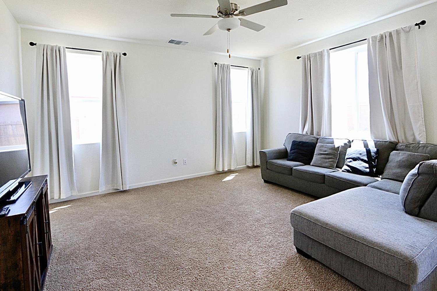 Detail Gallery Image 6 of 26 For 2216 Rick Dr, Marysville,  CA 95901 - 5 Beds | 3 Baths