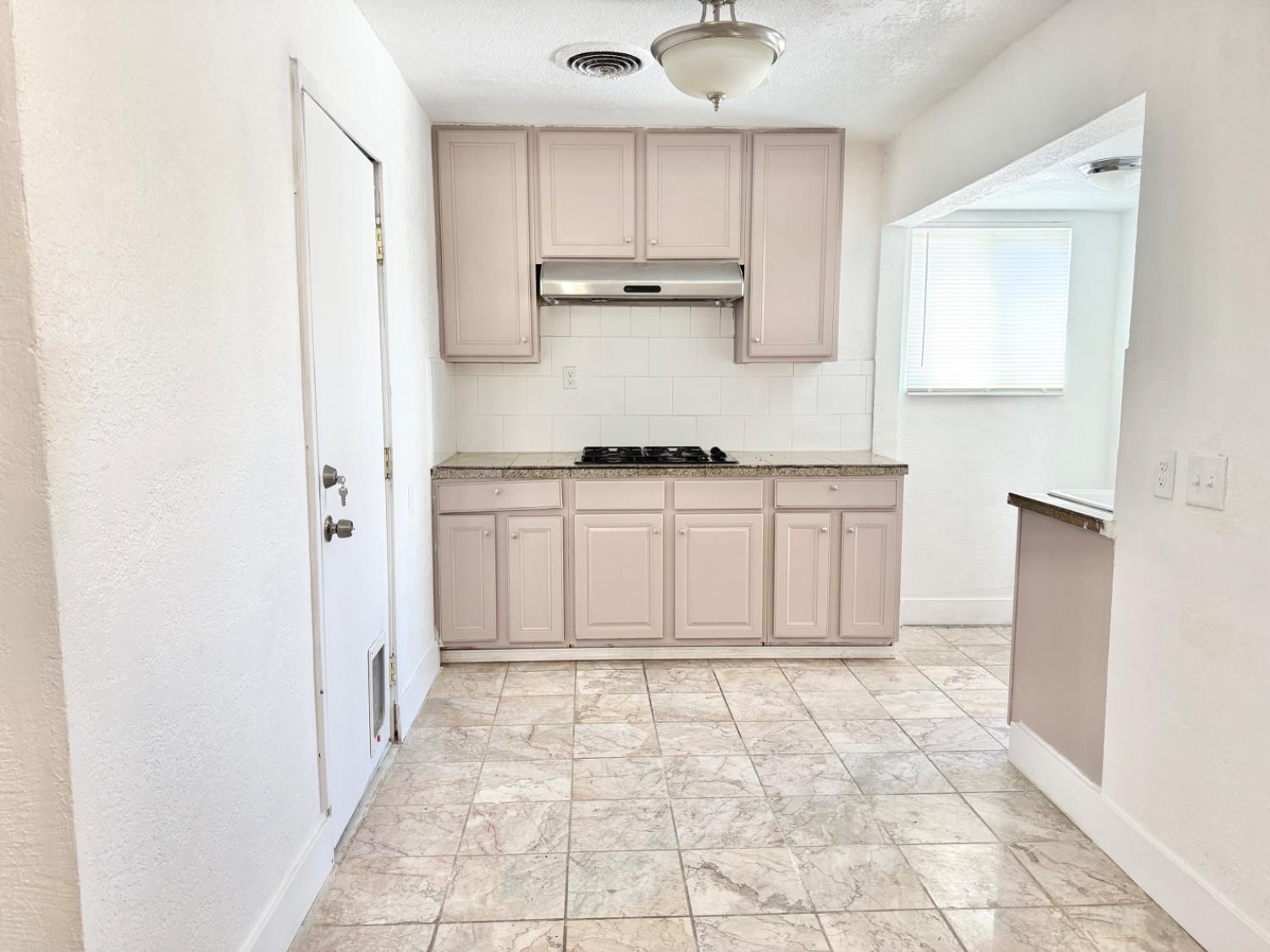 Detail Gallery Image 7 of 23 For 3611 West Ln, Stockton,  CA 95204 - 2 Beds | 2 Baths