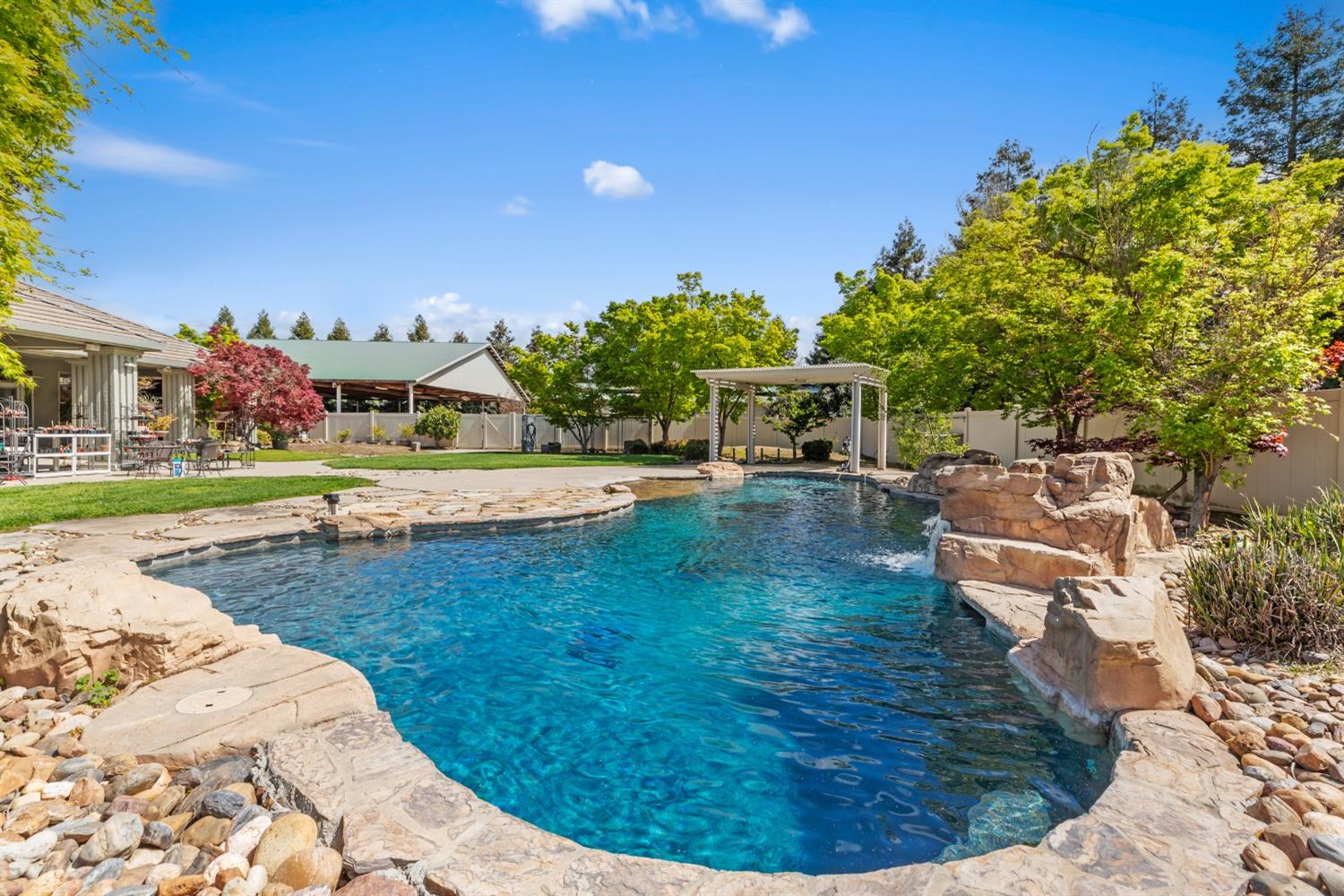 Detail Gallery Image 12 of 77 For 5000 Peach Blossom Ln, Oakdale,  CA 95361 - 5 Beds | 3/1 Baths