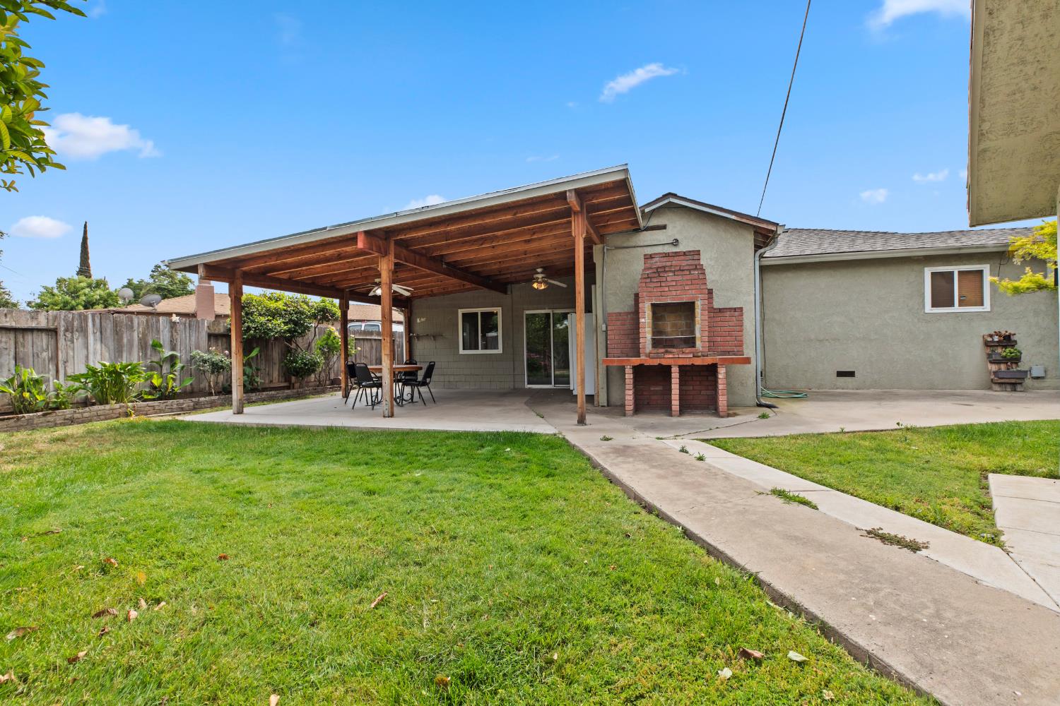 Detail Gallery Image 33 of 43 For 2037 Wally Ct, Modesto,  CA 95350 - 3 Beds | 3 Baths