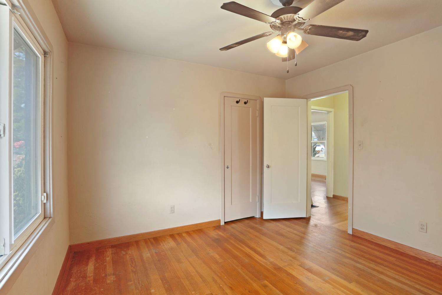 Detail Gallery Image 10 of 39 For 304 E Tokay St, Lodi,  CA 95240 - 2 Beds | 2 Baths