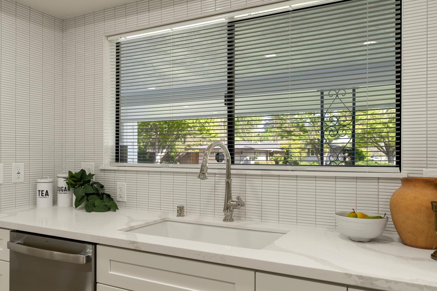 Detail Gallery Image 12 of 53 For 6612 13th St, Sacramento,  CA 95831 - 3 Beds | 2 Baths