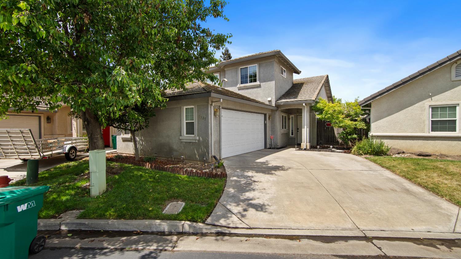 Detail Gallery Image 2 of 29 For 1327 Pippen Ln, Lodi,  CA 95242 - 3 Beds | 2/1 Baths