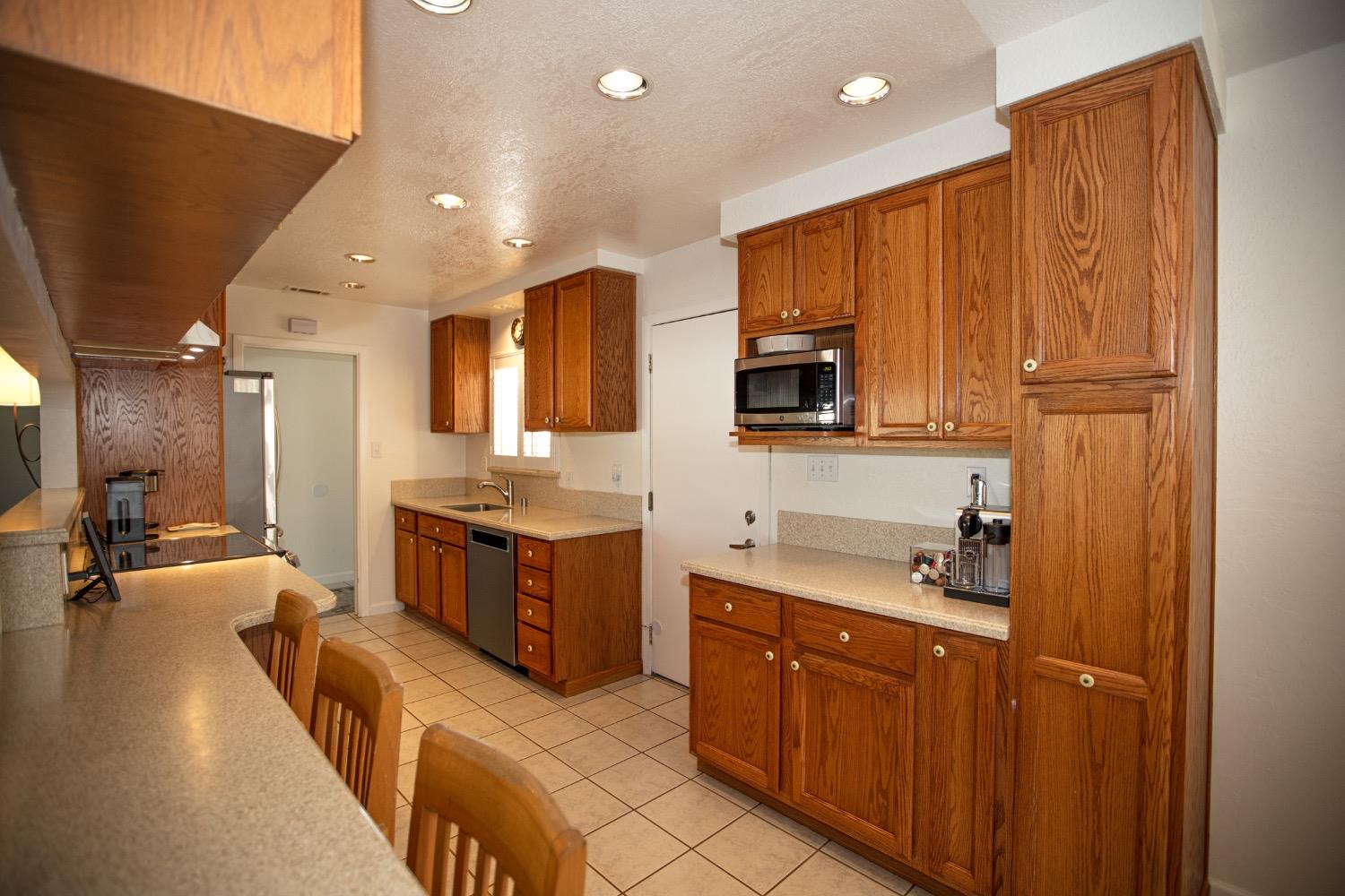 Detail Gallery Image 9 of 58 For 4889 Cherokee Dr, Concord,  CA 94521 - 4 Beds | 3 Baths