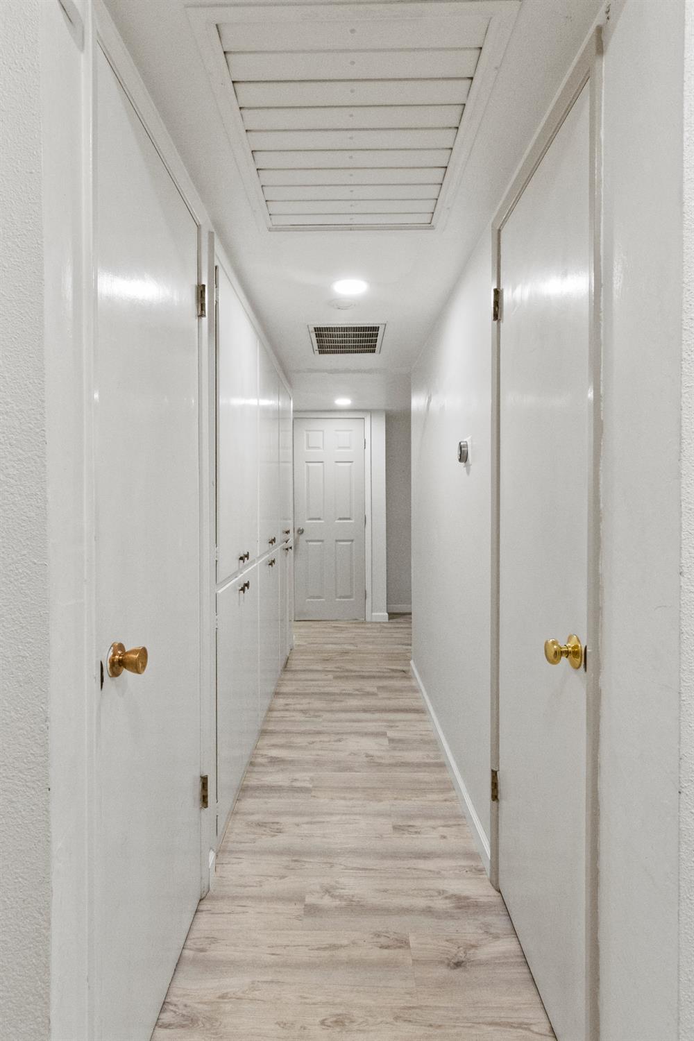 Detail Gallery Image 12 of 30 For 6281 Denslow Way, Sacramento,  CA 95823 - 4 Beds | 4 Baths