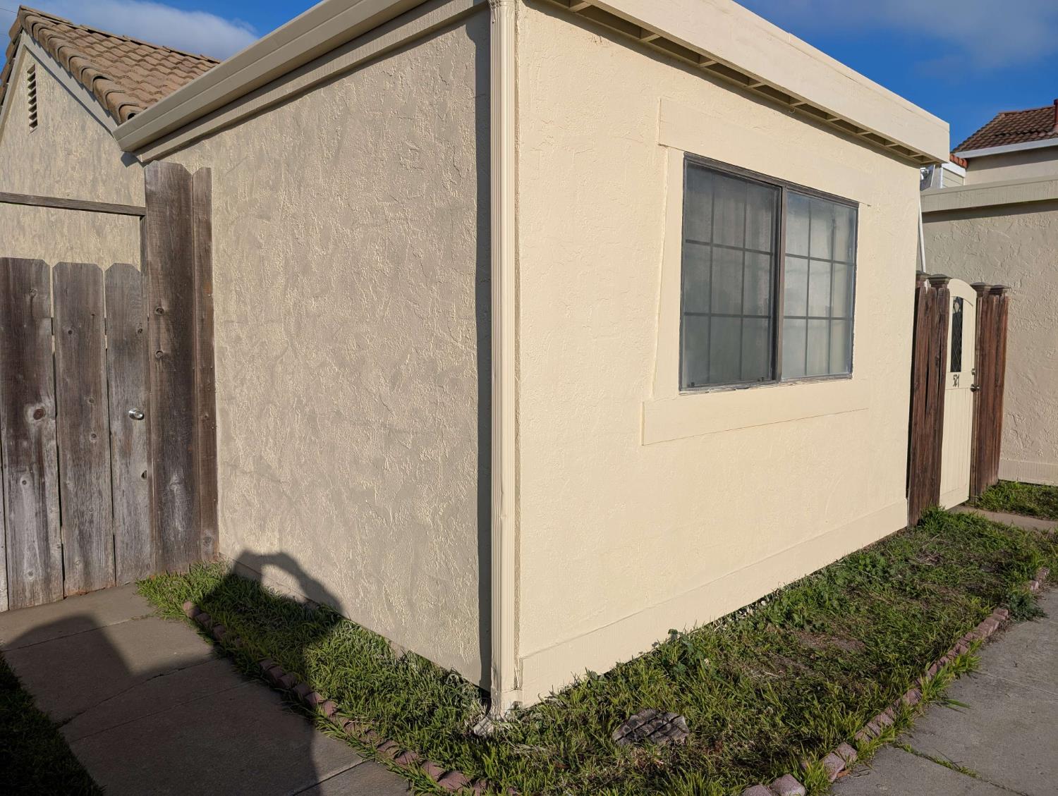 Detail Gallery Image 4 of 25 For 527 Stockton St, Salinas,  CA 93907 - 2 Beds | 1 Baths
