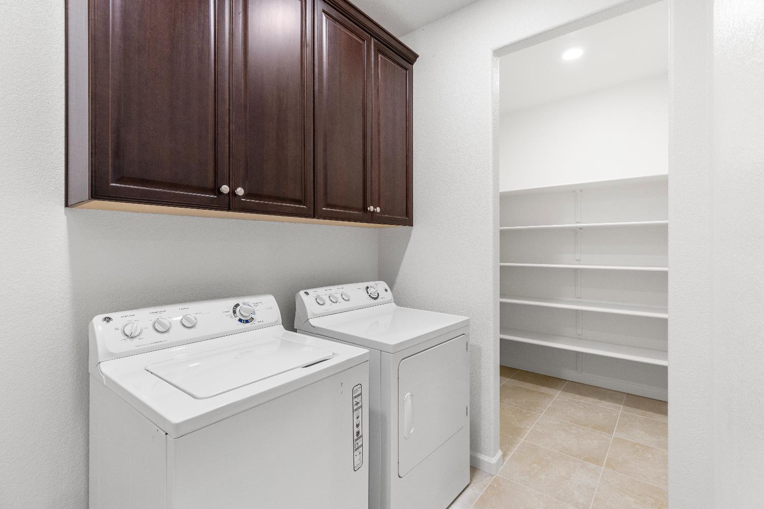 Detail Gallery Image 35 of 42 For 7450 Hanfield Dr, Sacramento,  CA 95829 - 4 Beds | 3/1 Baths