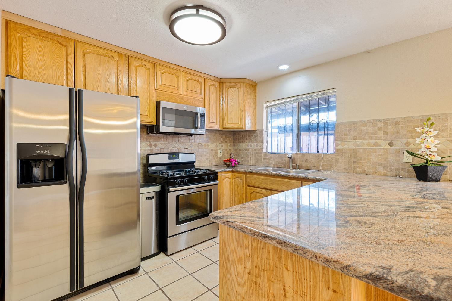 Detail Gallery Image 15 of 44 For 1761 Sikh Temple St, Stockton,  CA 95206 - 4 Beds | 2 Baths