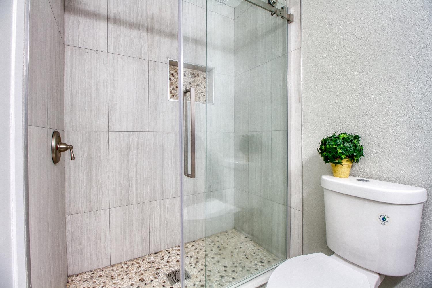 Detail Gallery Image 12 of 17 For 6925 Pradera Mesa Dr, Sacramento,  CA 95824 - 4 Beds | 2 Baths