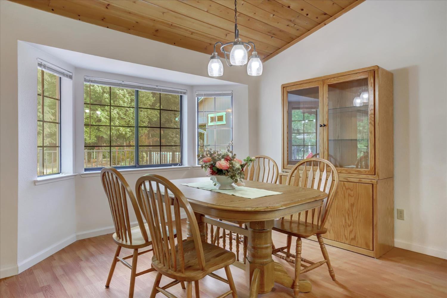 Detail Gallery Image 9 of 59 For 12300 Lake Wildwood Dr, Penn Valley,  CA 95946 - 3 Beds | 2 Baths