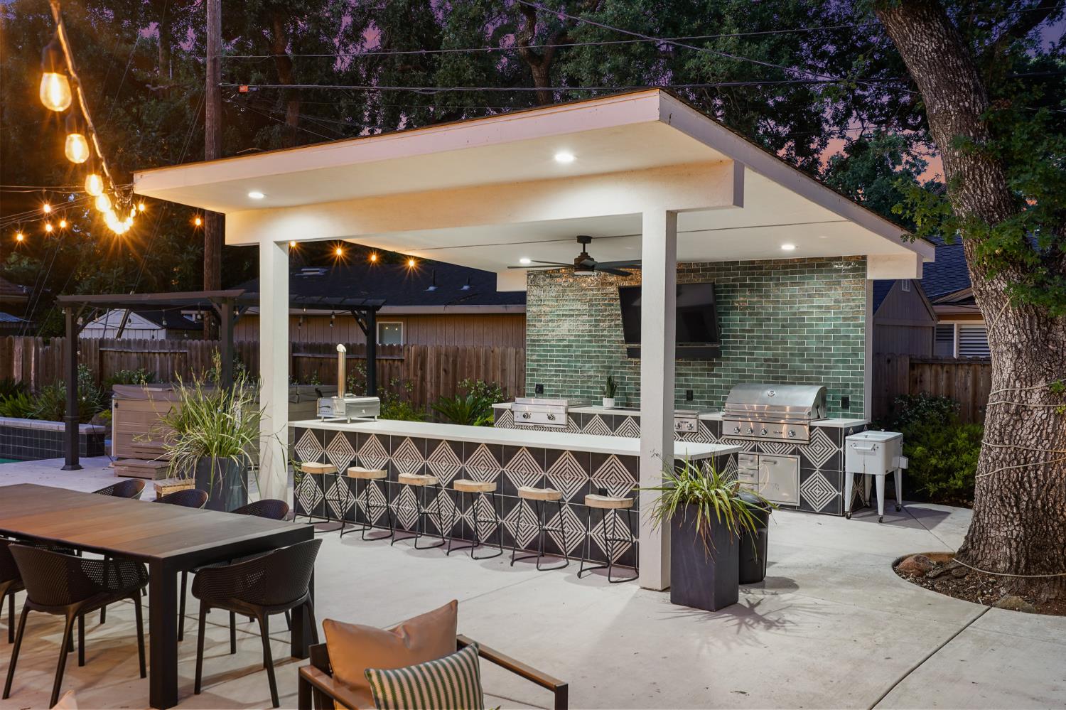 Detail Gallery Image 4 of 79 For 2321 Bonniebrook Dr, Stockton,  CA 95207 - 3 Beds | 2/1 Baths