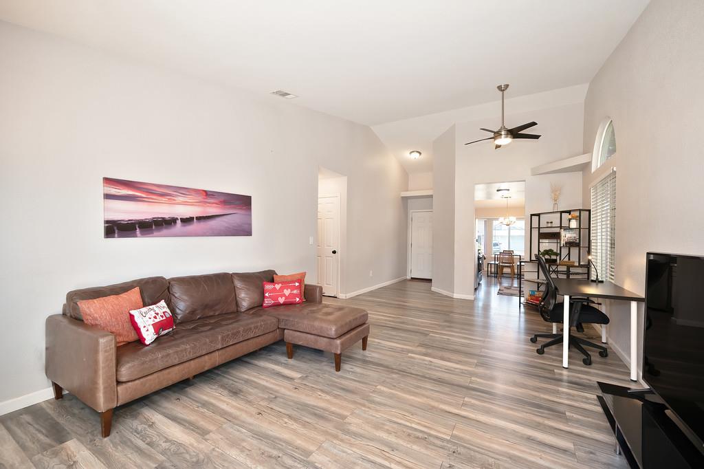 Peach Leaf Court, Sacramento, California image 8